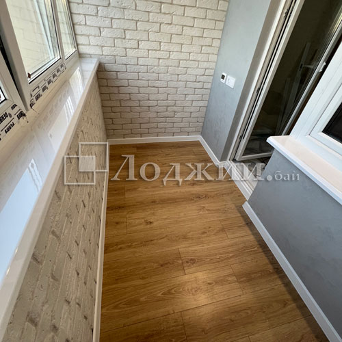 отделка балкона камнем